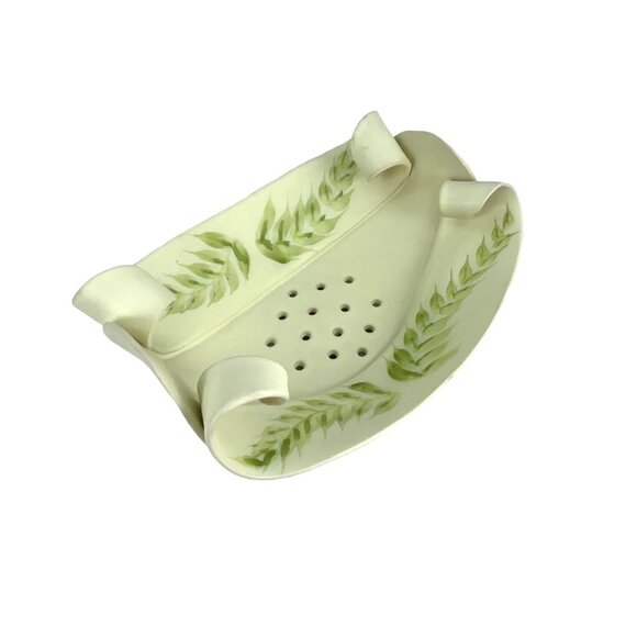 Hilborn Footed Ceramic Berry Bowl With Leaf Design - Picture 10 of 10